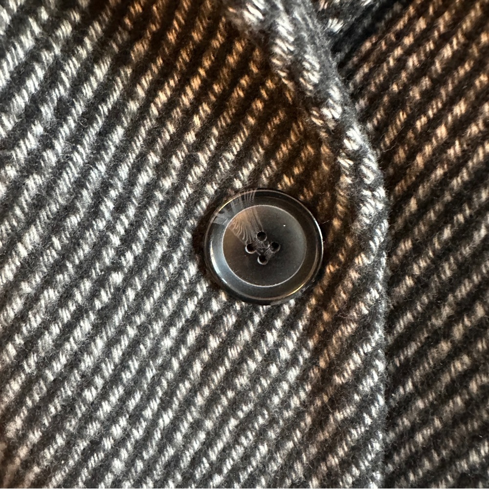 NWT Liz Claiborne Black/White Wool Blend
Coat, size L - Picture 7 of 8